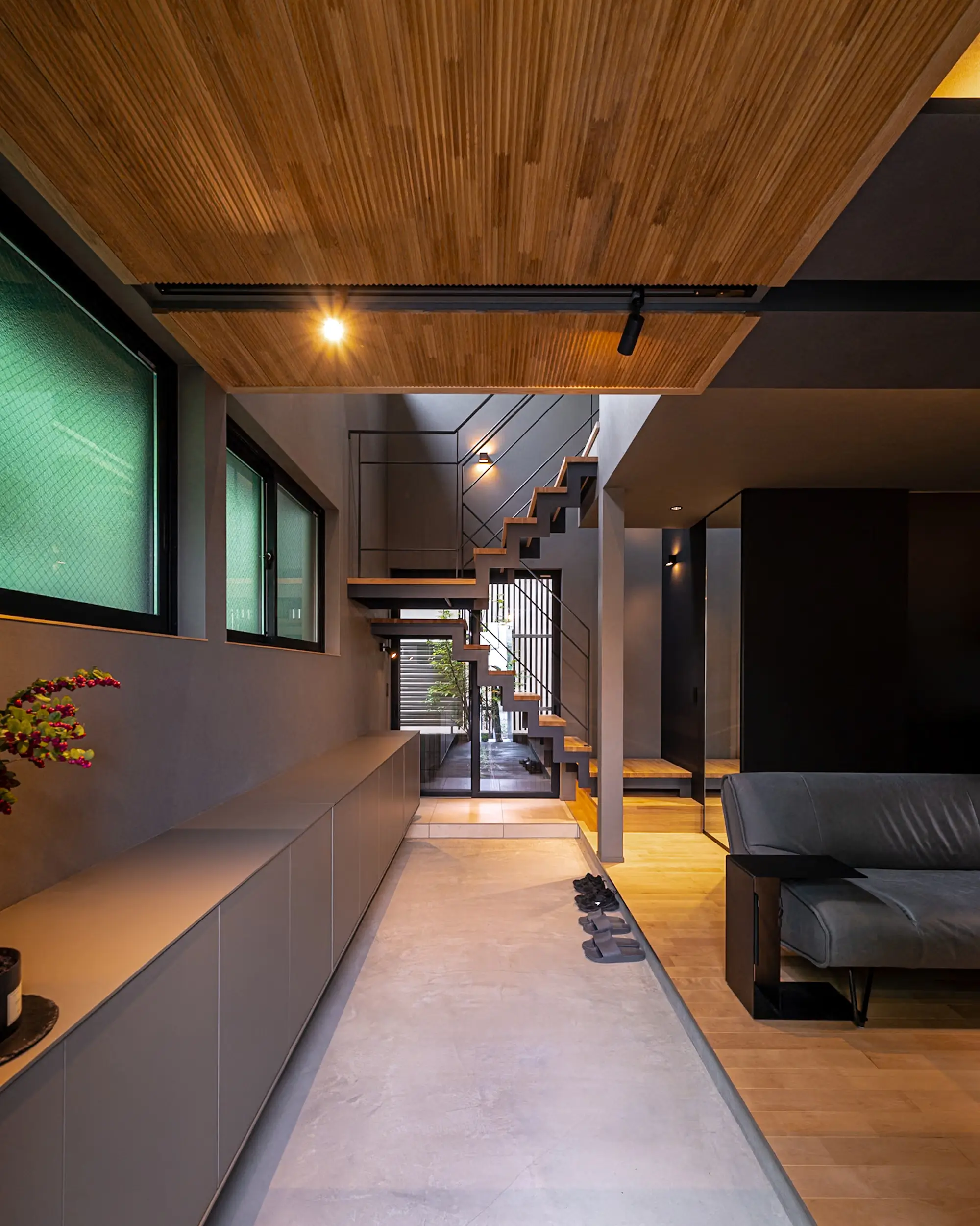 旗竿地に建つVista Loungeの外観