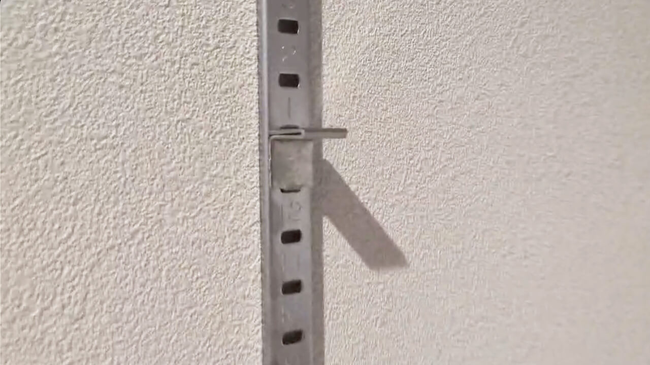 レールに刻まれた番号のアップ